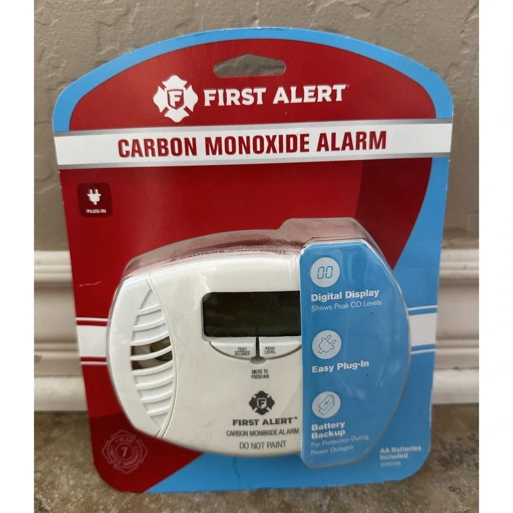 First Alert Carbon Monoxide Plug In Alarm W/ Battery Backup CO615-3 Sealed